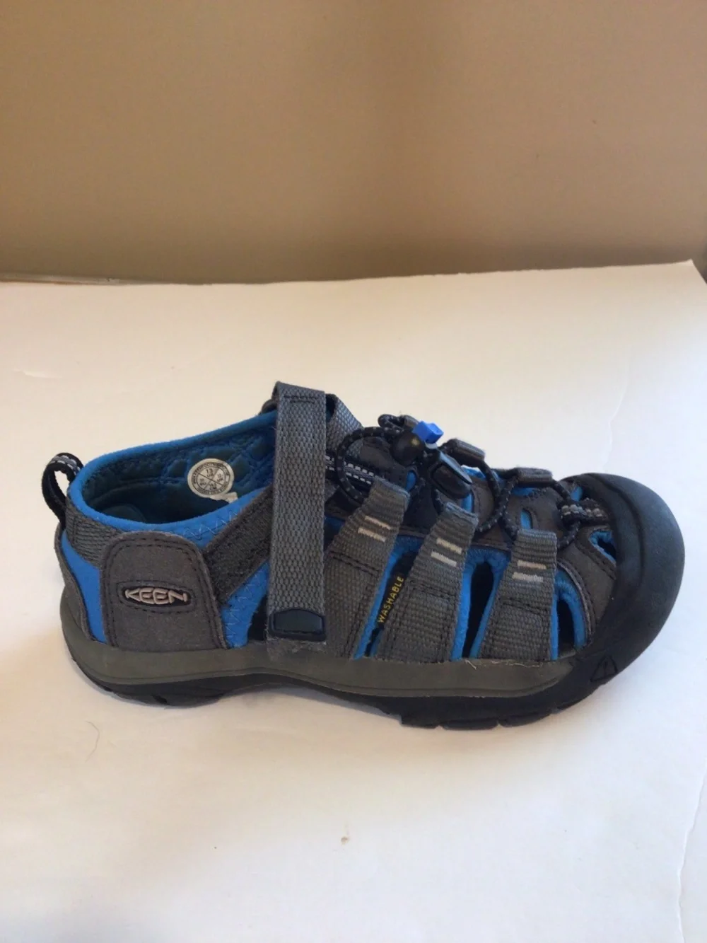 KEEN Boys Newport H2 Closed Toe Waterproof Sandal Size 13 Hiking Outdoor Camping